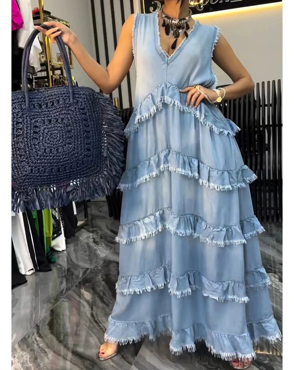 Vestido Jeans com Detalhe Babado
